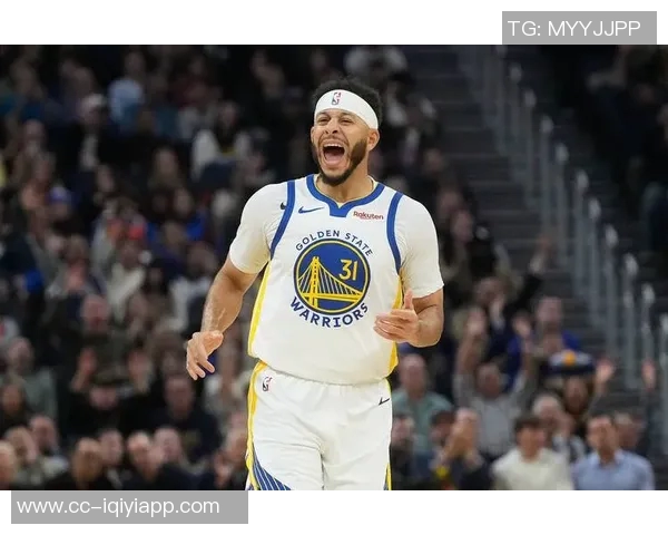 库里首节低调发挥仅得3分助队友展现实力全队配合默契