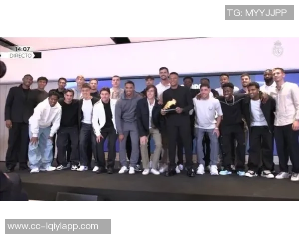 姆巴佩荣获欧洲金靴奖贝林厄姆晒全队合影祝贺兄弟荣耀时刻